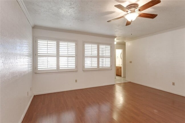 Building Photo - 2930 Colonial Ln