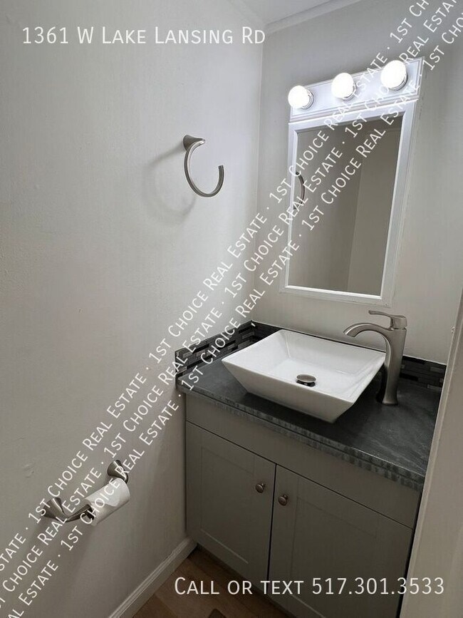 Foto del edificio - 1361 W Lake Lansing Rd