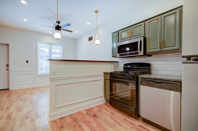 Building Photo - ? Spacious Living in the Heart of Philadelphia