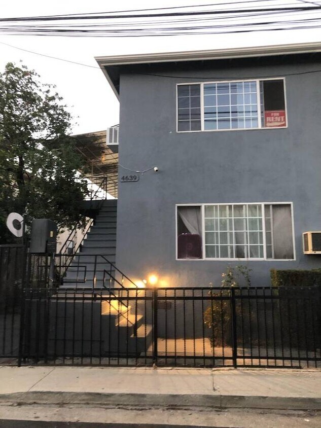 Fachada del edificio - 4639 Lincoln Ave