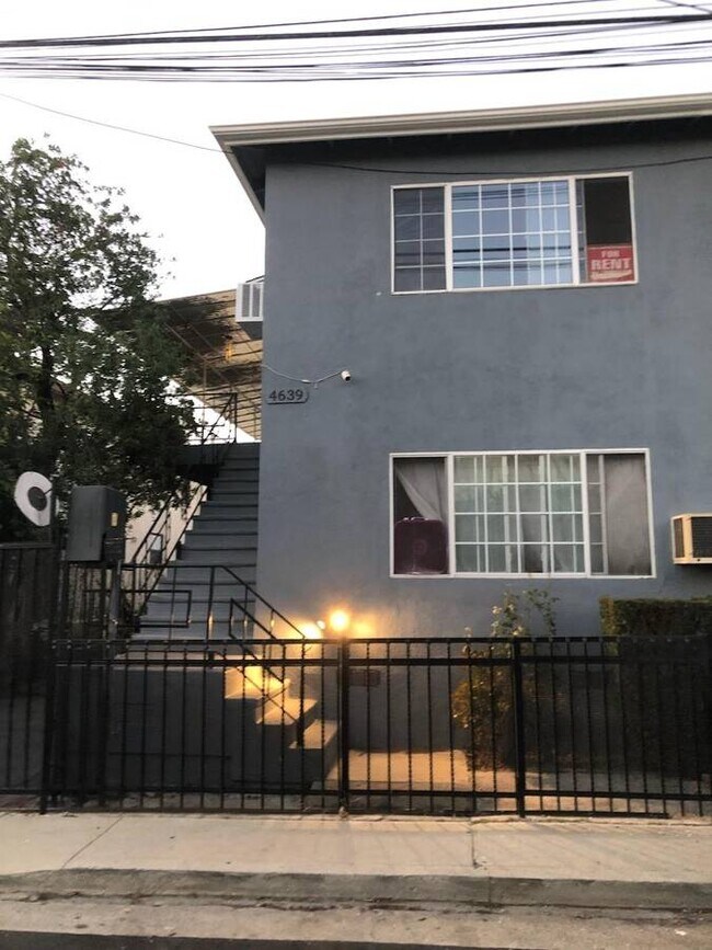 Building Facade - 4639 Lincoln Ave