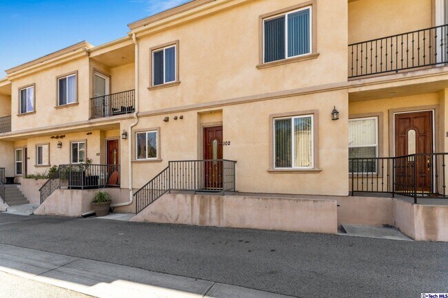 Foto del edificio - 526 E Elmwood Ave