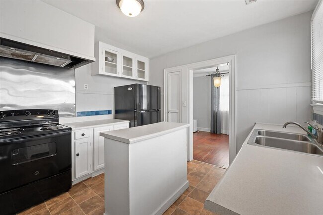 Foto del edificio - Spacious 2-Bedroom, 1-Bathroom Home in Ric...