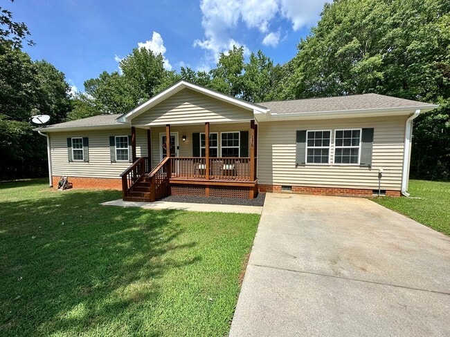 Building Photo - Remarkable Value. Unbeatable Location.