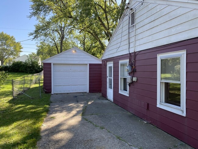 Building Photo - 5020 N Ogden Ave