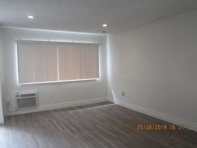 Foto del edificio - IMMACULATE DUPLEX - GREAT LOCATION