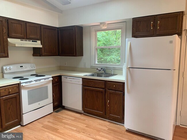 Foto del edificio - 110 Hudson Rd