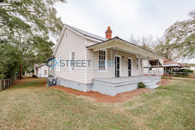 Building Photo - REDUCED! - PICK YOUR GIFT OF $200 OFF YOUR...