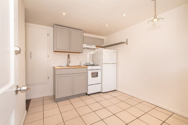 Foto del edificio - Charming Cottage Style Studio With Fenced in Yard in the Pocket of North Park + South Park