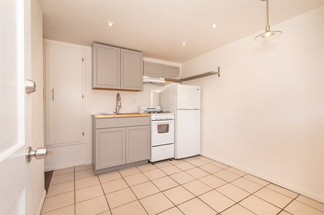 Building Photo - Charming Cottage Style Studio With Fenced in Yard in the Pocket of North Park + South Park