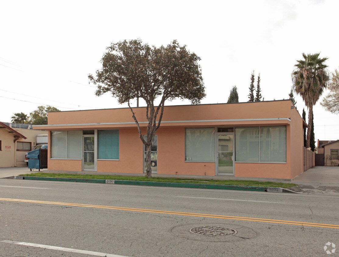 Building Photo - 9436 Flower St
