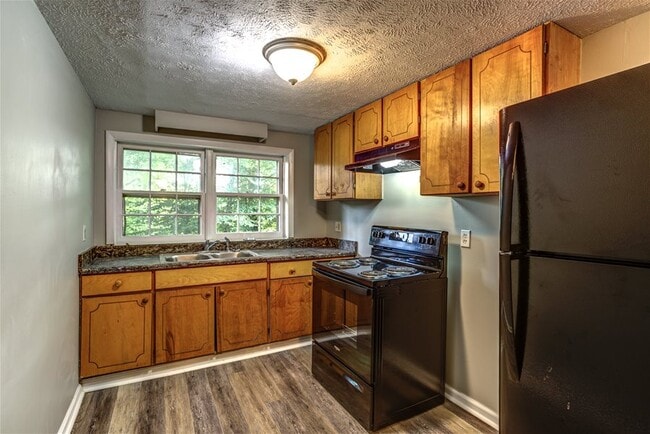 Building Photo - 151 Green Briar Ln