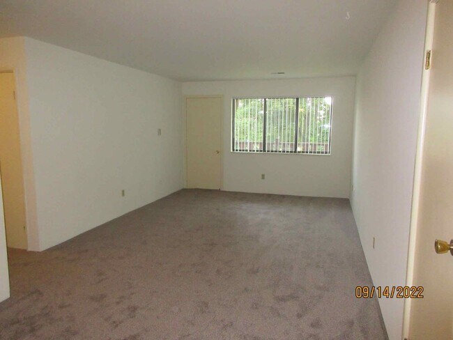 Foto del edificio - Available October 2025 Remodeled 2 Bedroom...