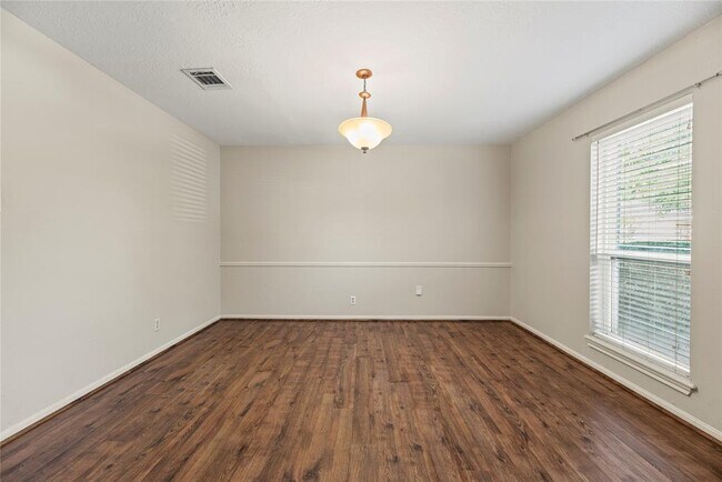 Building Photo - 510 Rennie Dr