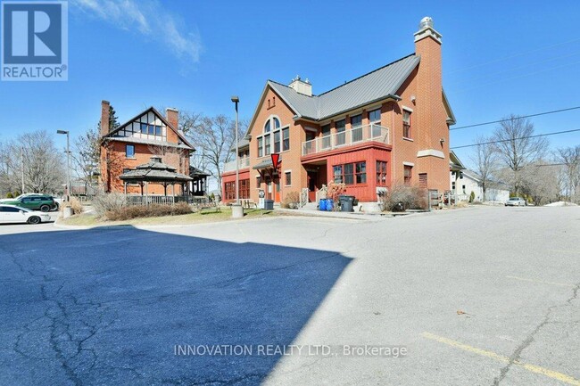 Photo du bâtiment - 3773 Carp Rd