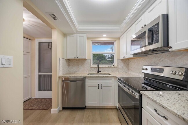 Foto del edificio - 300 Forest Lakes Blvd