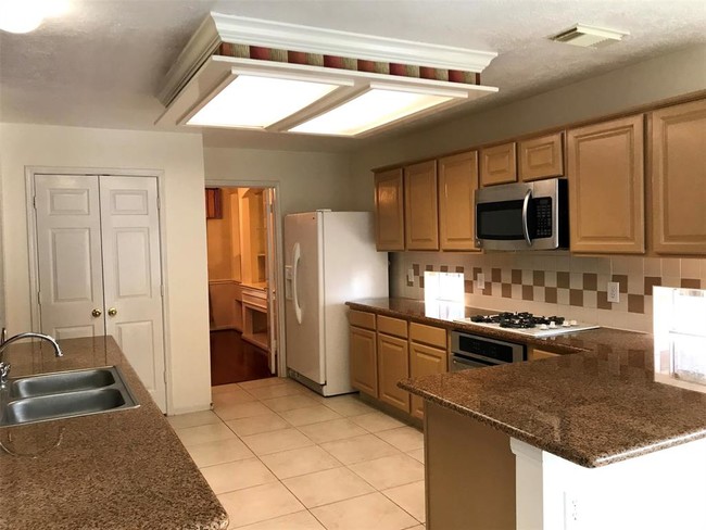 Foto del edificio - 4011 Harwood Dr