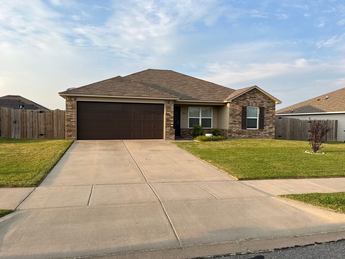 813 NW Evans Cir, Bentonville, AR 72713 House Rental in Bentonville
