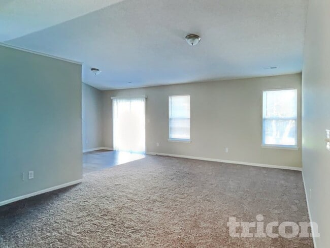 Foto del edificio - 2220 Lakecrest Dr