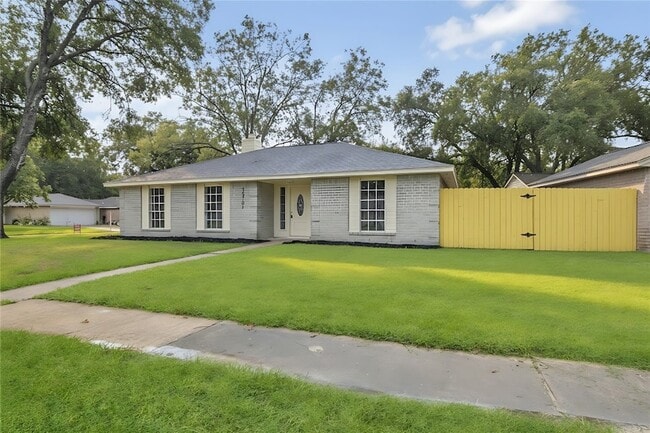 Building Photo - 13703 Cologne Dr