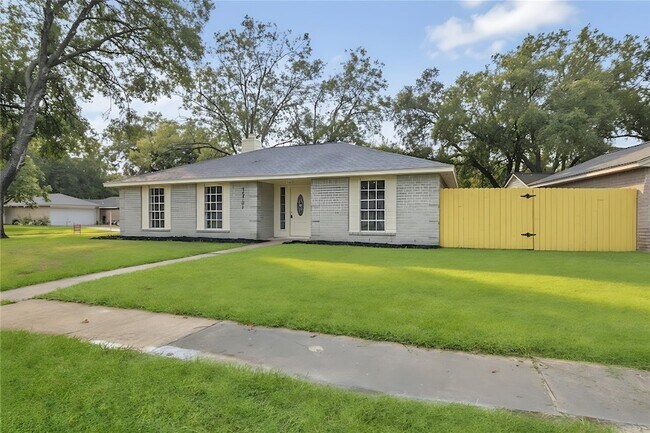 Foto del edificio - 13703 Cologne Dr