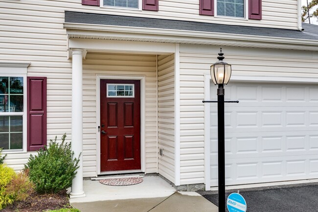Building Photo - Gorgeous 3 Bedroom, 2.5 Bathroom Home in C...