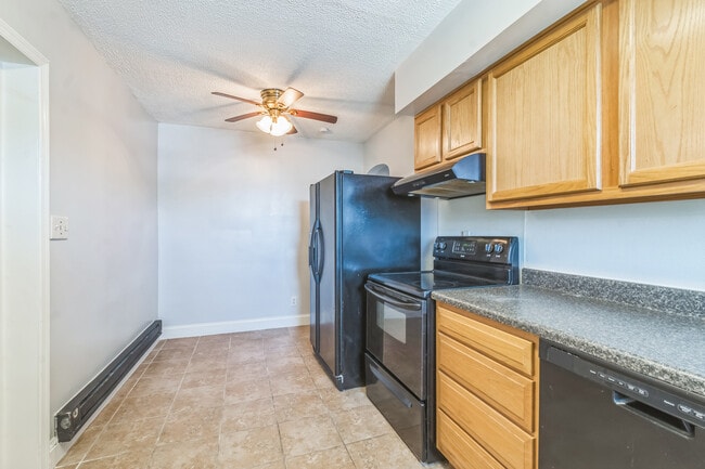 Photo - 1608 W St SE (Washington, DC) Apartment