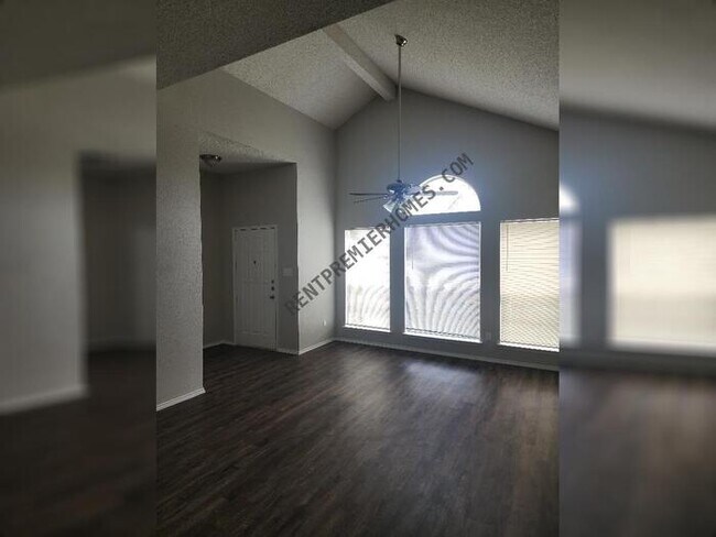 Foto del edificio - 3608 Garden Springs Dr