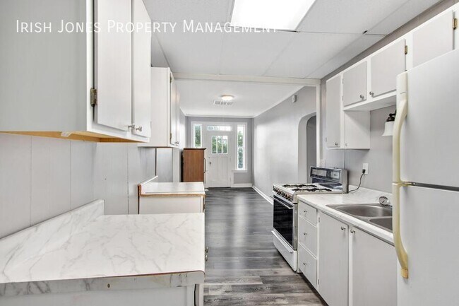 Building Photo - 1389 Broadway-Apt 2 - ALL UTILITIES INCLUDED!