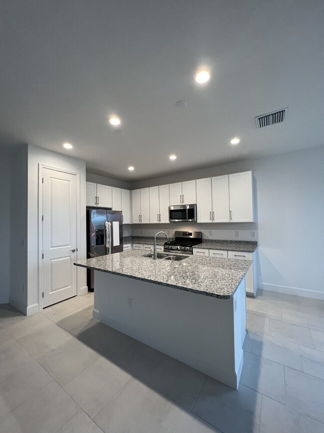 Building Photo - 3260 Great Banyan Way