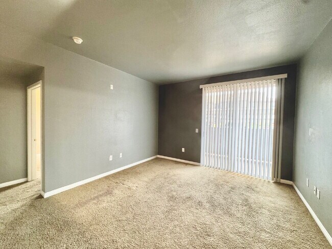 Foto del edificio - Ground Floor 2BD/2BA Condo in Gated Hender...