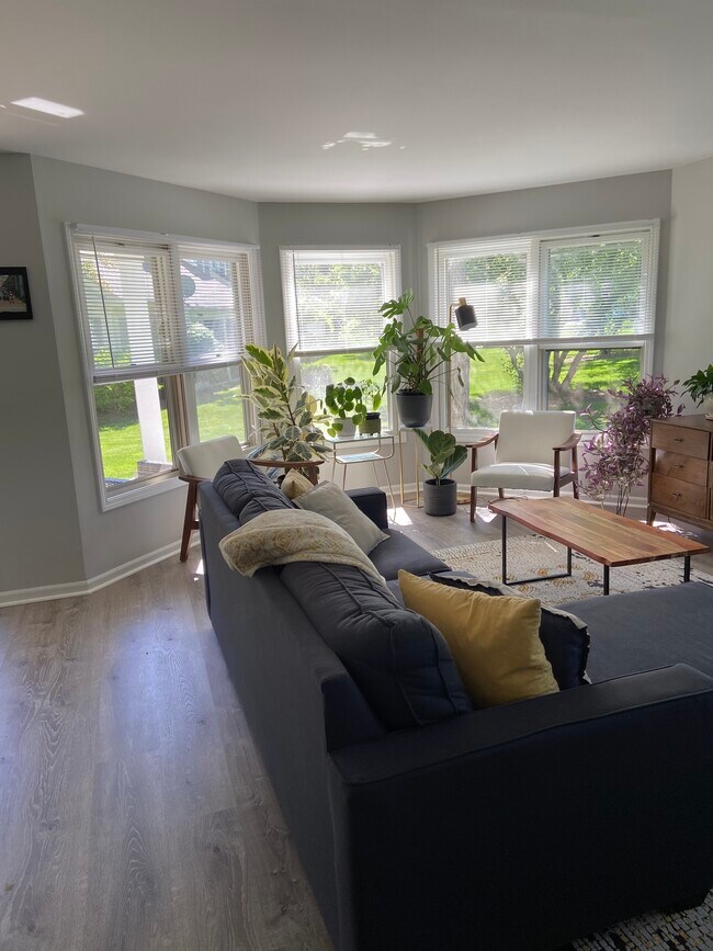 Living room - 218 Willow Pkwy