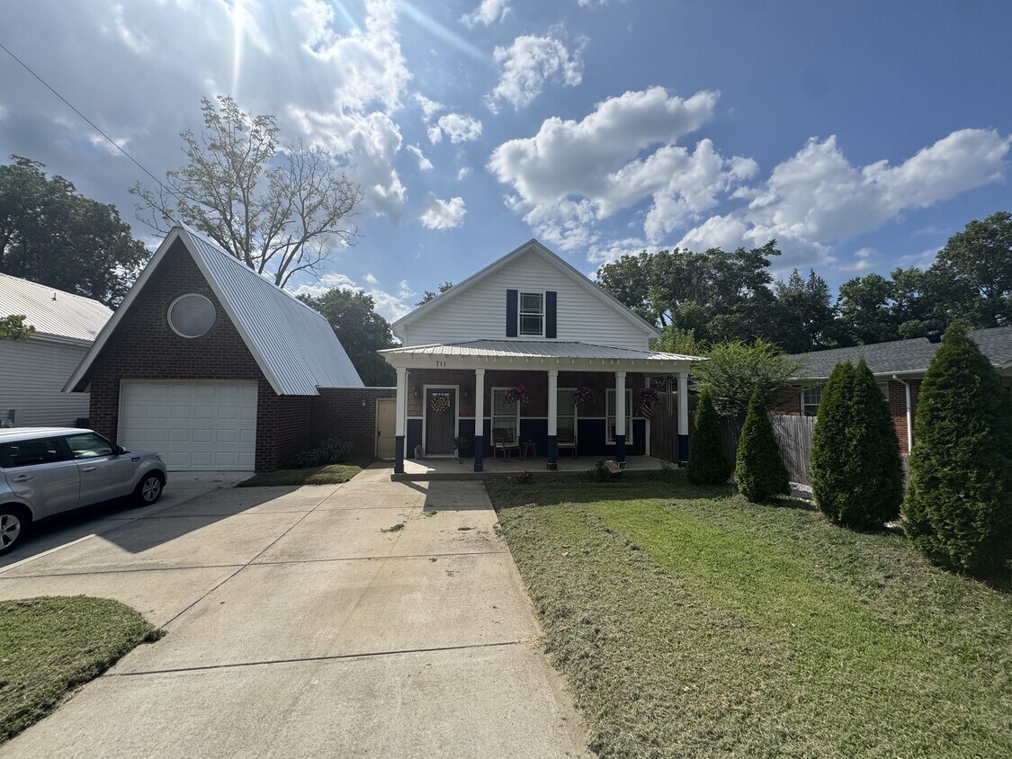 Foto principal - 711 Courtland St