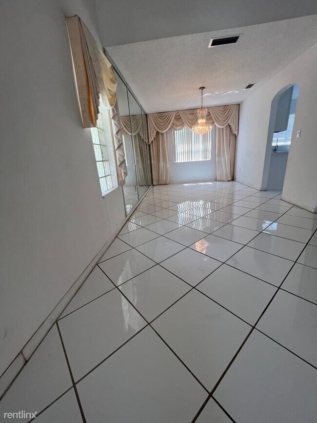 Foto del edificio - 3 br, 2.5 bath House - 1262 NW 171st Ter