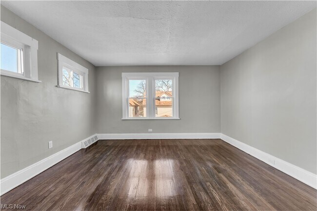 Building Photo - 4486 W 42nd St
