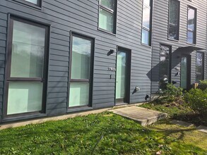 Building Photo - 7192 N Vancouver Ave