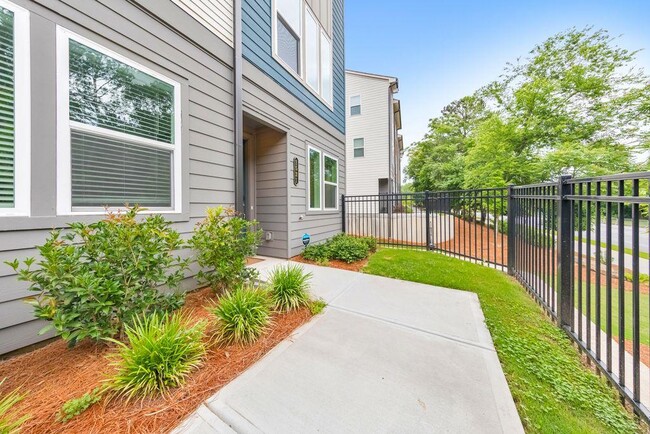 Building Photo - 1521 Layton Ln NW