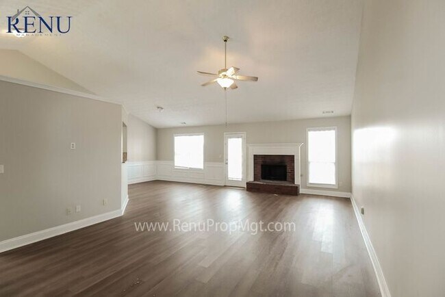 Foto del edificio - Now Available! 4 Bedroom 2 Bath!