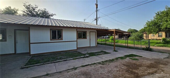 Building Photo - 200 N Juarez