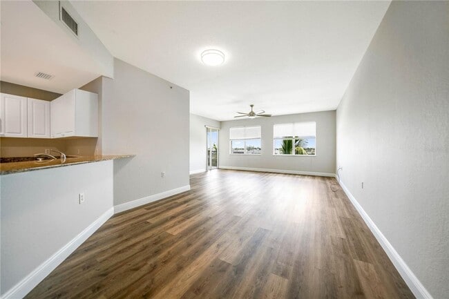 Building Photo - 255 West End Dr