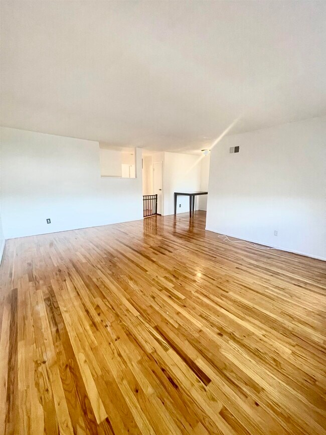 39 Crossgate Rd, Jersey City, NJ 07305 Condo for Rent in Jersey City