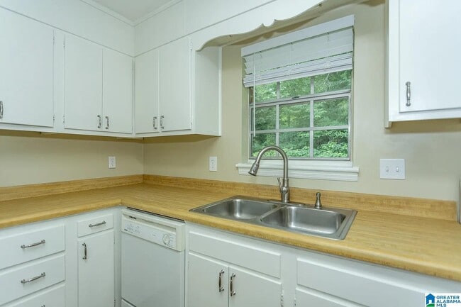 Building Photo - 2200 Montreat Cir