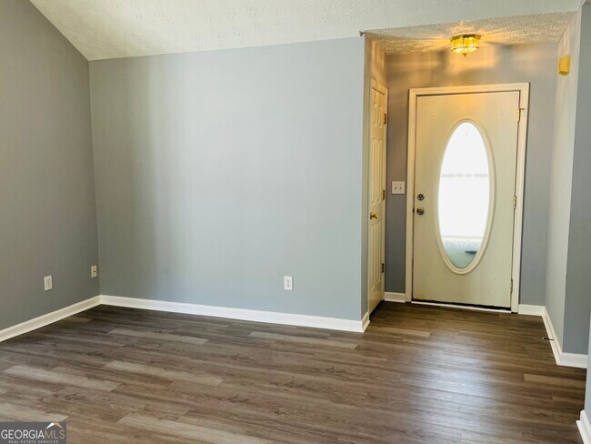 Building Photo - 405 Peeks Crossing Dr