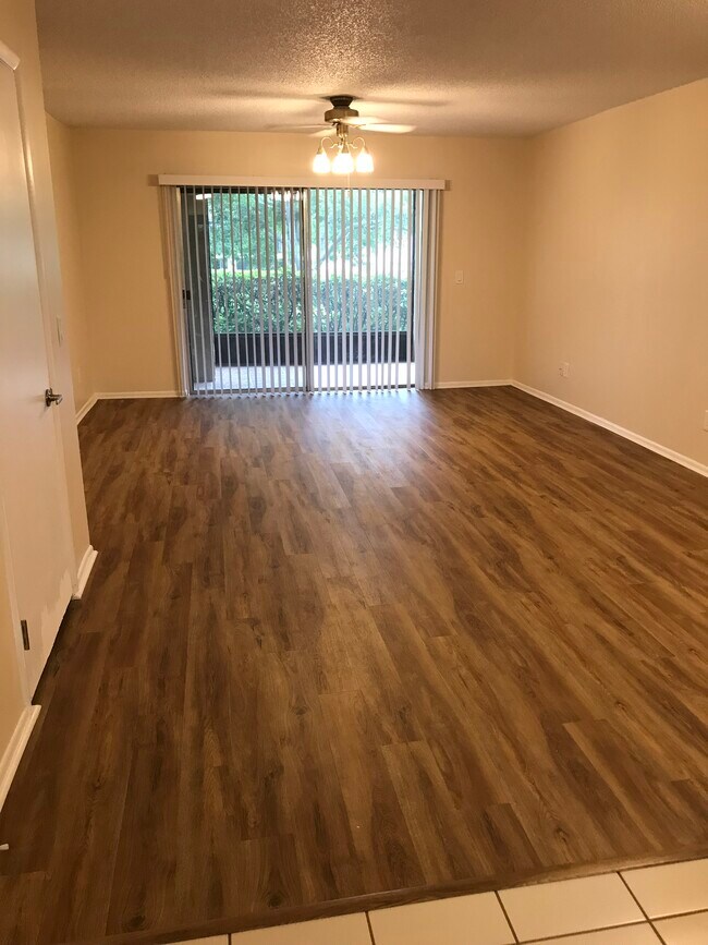 Building Photo - 607 E San Sebastian Ct