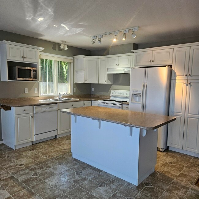 Building Photo - 46342 Valleyview Rd
