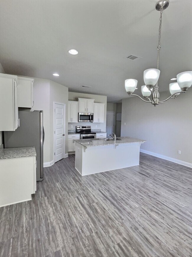 Foto del edificio - Beautiful 4-Bedroom, 2-Bath Home in Ocean ...