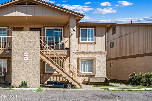 Foto del edificio - 1815 N Spring