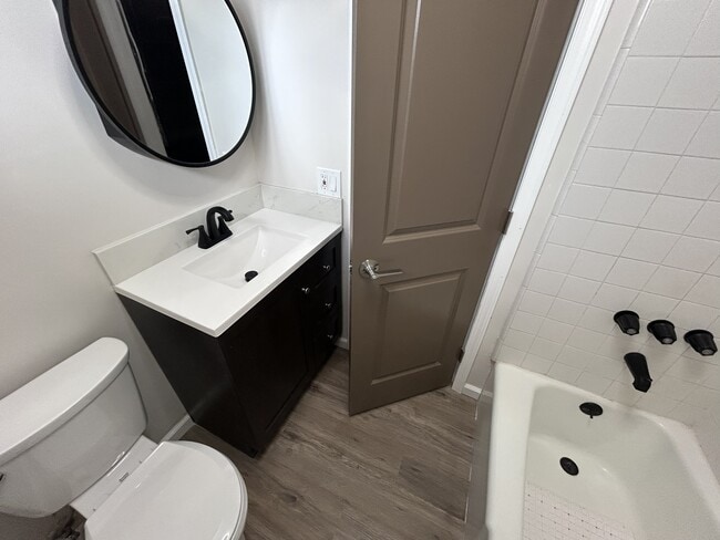 Bathroom Image - 252 S Ave 55