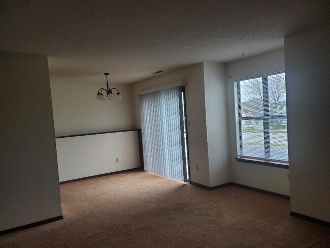 Building Photo - 125 Albany Dr