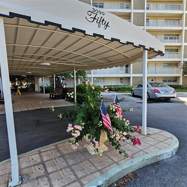 Foto del edificio - 3090 N Course Dr